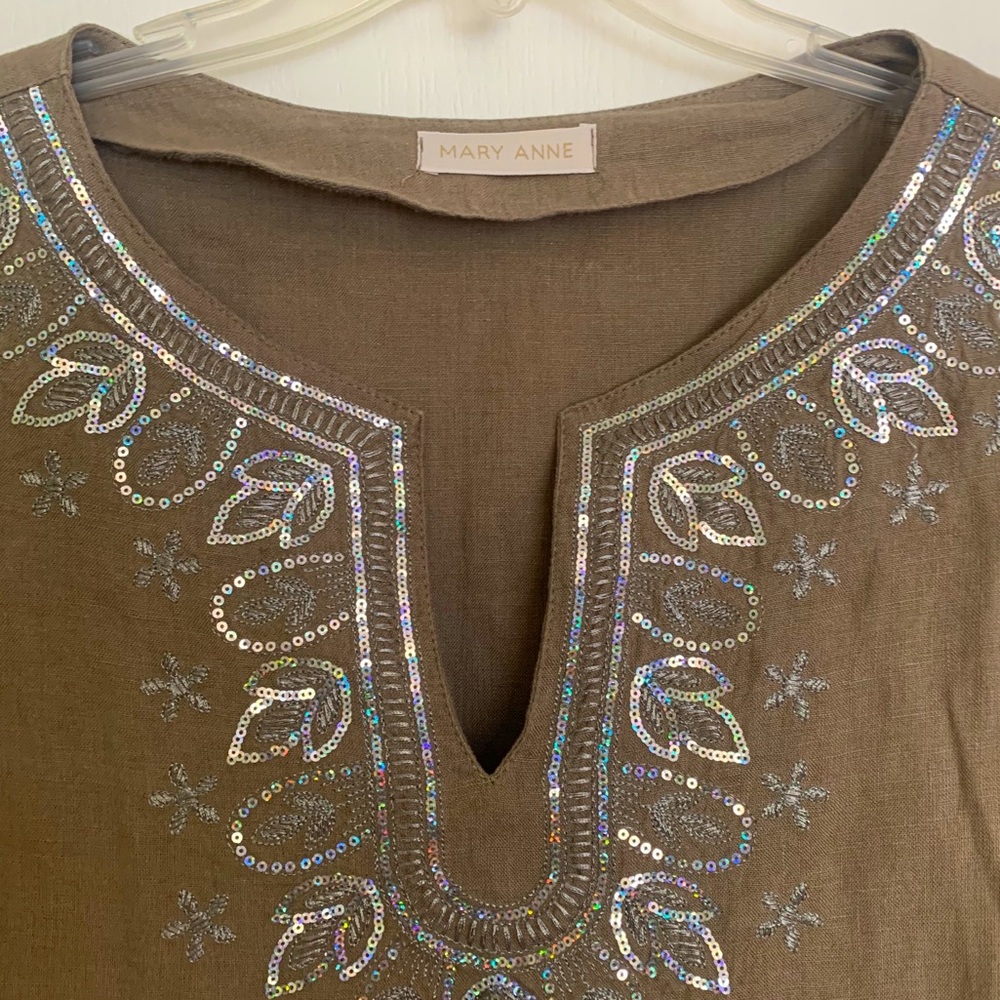 Mary Anne Linen Top - Picture 2 of 5